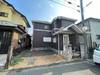 建物の外観写真。開発道路で広く、車も停めやすく、南側には保育園など住環境は良い