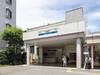 武蔵関駅は駅前の商店街がどこか下町のような雰囲気のあり、大型公園もあり緑のある街です。バス利用で中央線「吉祥寺」駅にも通うことができる便利な駅です。				