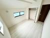 【２階洋室　5.33帖】北部屋ですが２面からの採光があり陽当たり十分。収納も大きいので、お子様が大きくなってきた時の部屋としても、とても最適です。